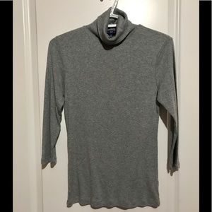 Women’s Gap turtle neck, 3/4 length sleeve. M.